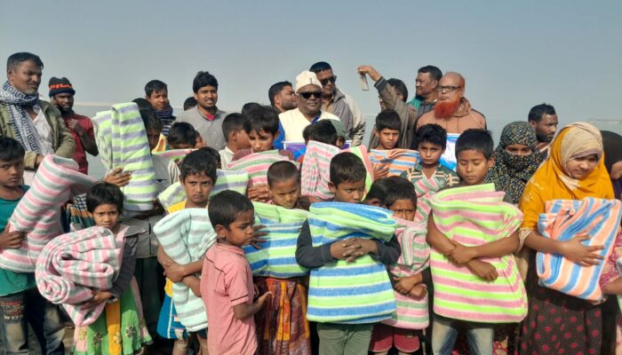 কুড়িগ্রামের যাত্রাপুরের  চরে ২ শতাধিক মানুষের পাশে চর উন্নয়ন কমিটি-বরেন্দ্র নিউজ