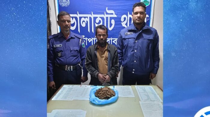 ভোলাহাটে ৩৫০ গ্রাম গাঁজা ও গাঁজা বিক্রির নদগ ৩১৯০ টাকাসহ ১ জনকে গ্রে/ফতার করেছে পুলিশ-বরেন্দ্র নিউজ